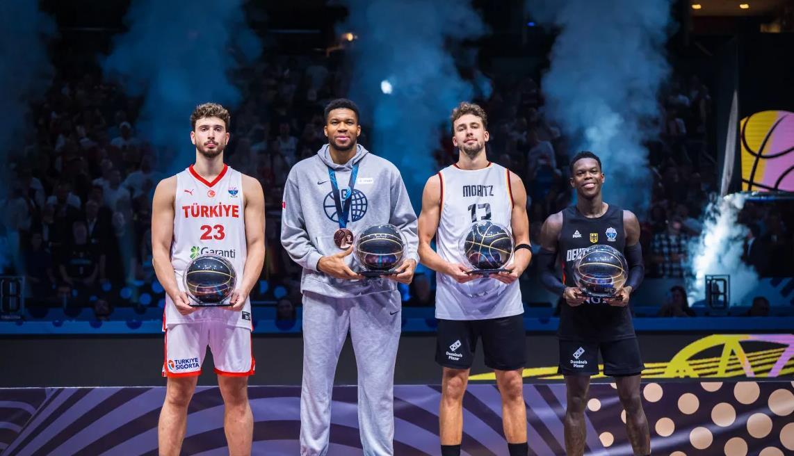 期间涌入了, 看一下我传, 德国男篮夺