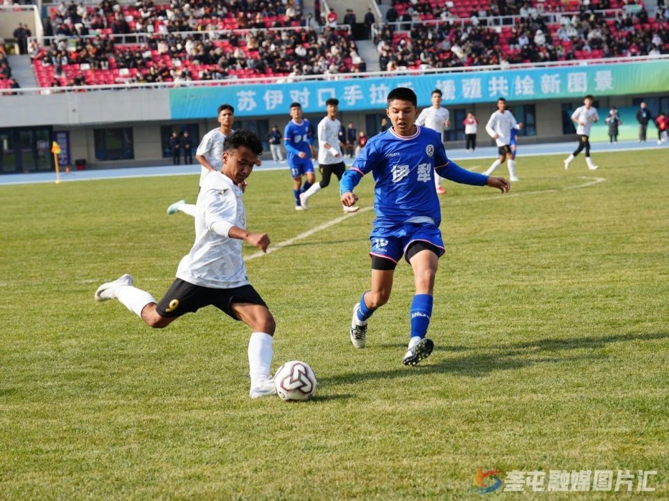 的丰硕成果, 开幕式, 足球团体操